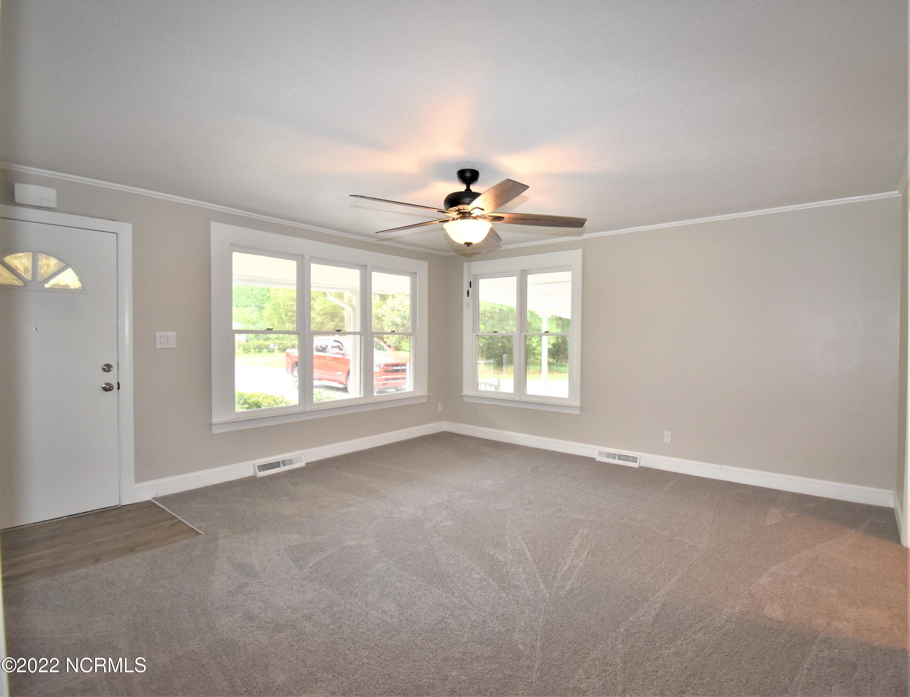 1293 Halltown Road Jacksonville, NC 28546 - Photo 6 of 56 Living Room