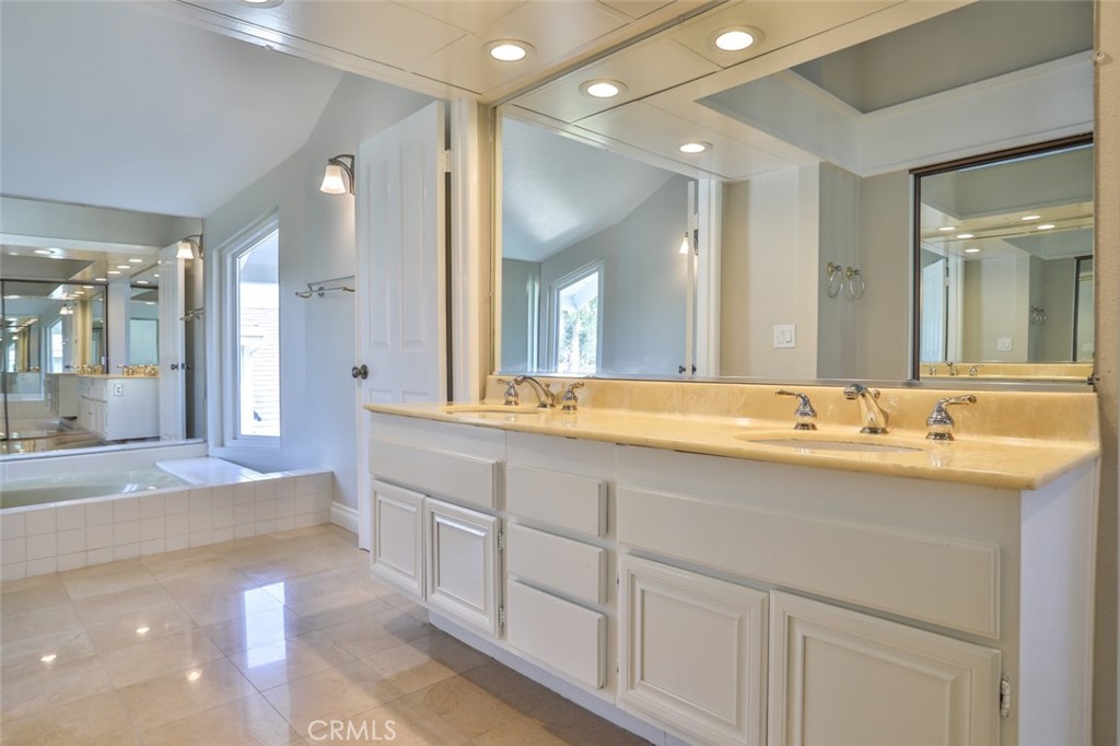 10 Sandstone Irvine, CA 92604 - Photo 40 of 68