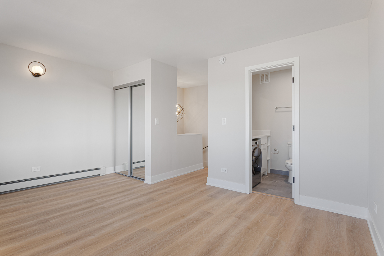 6166 North Sheridan Road, Unit 2L Chicago, IL 60660 - Photo 7 of 15 a view of a room with wooden floor and a bathroom