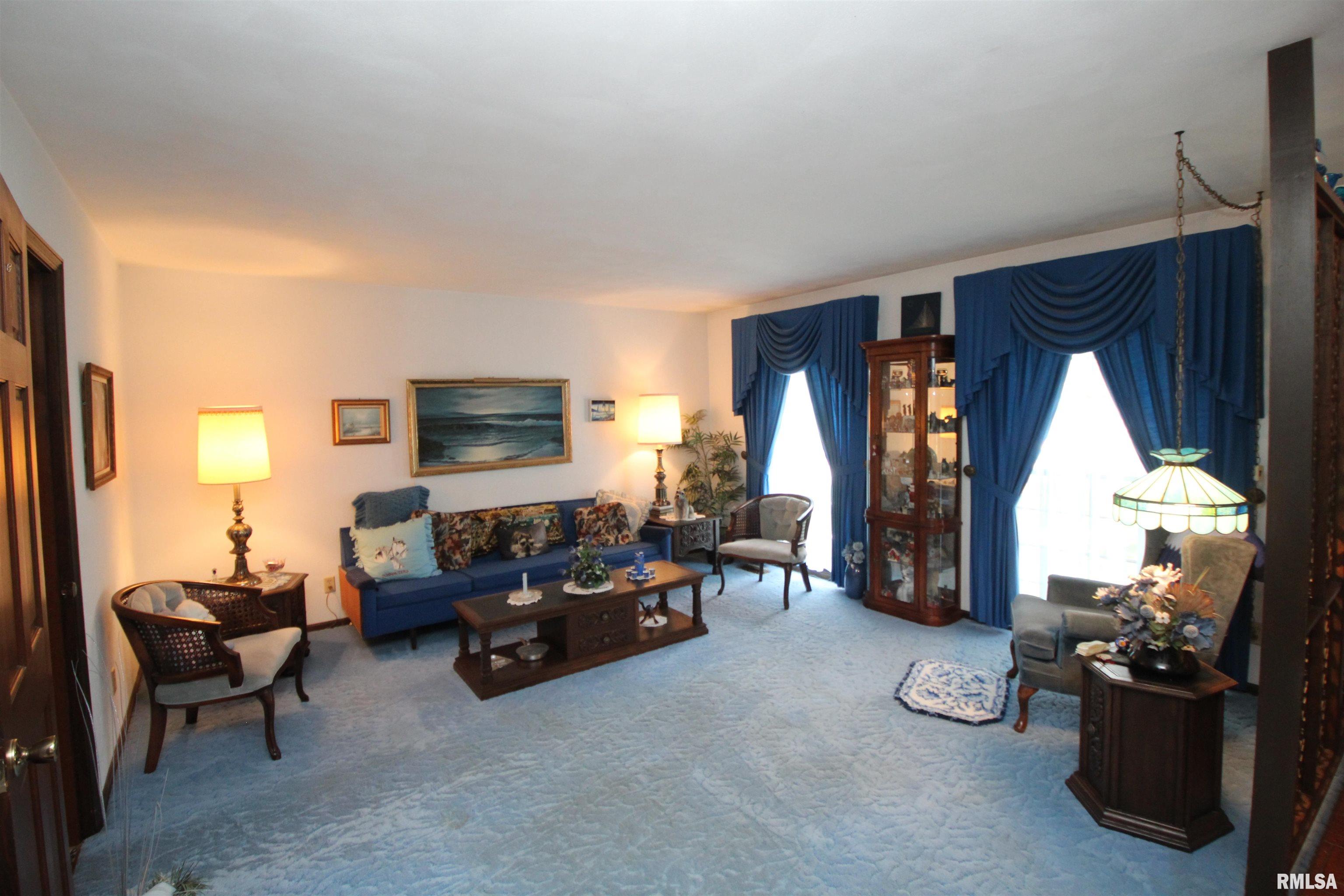 1616 West Queens Court Road Peoria, IL 61614 - Photo 11 of 52 Gallery Image 11