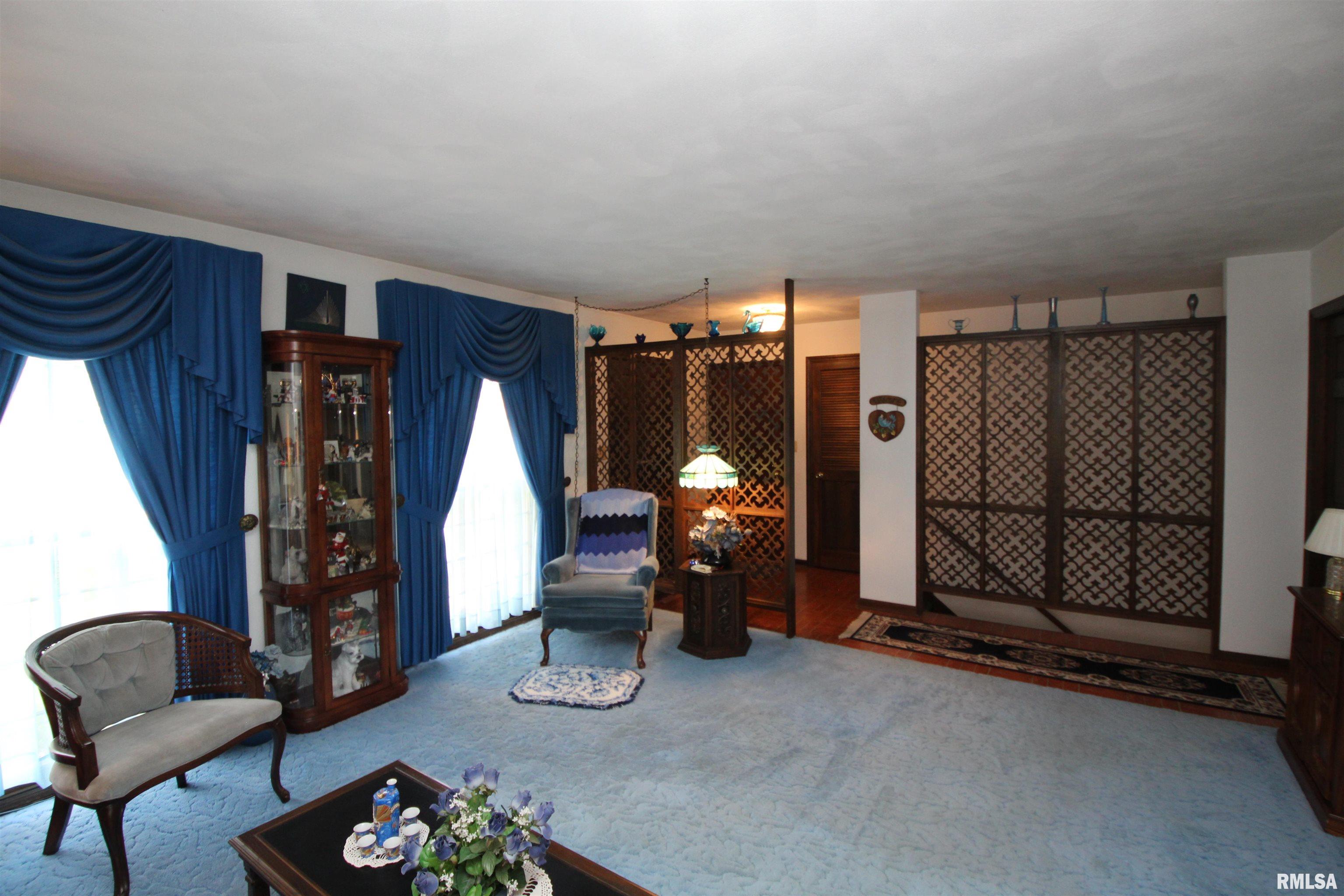 1616 West Queens Court Road Peoria, IL 61614 - Photo 12 of 52 Gallery Image 12