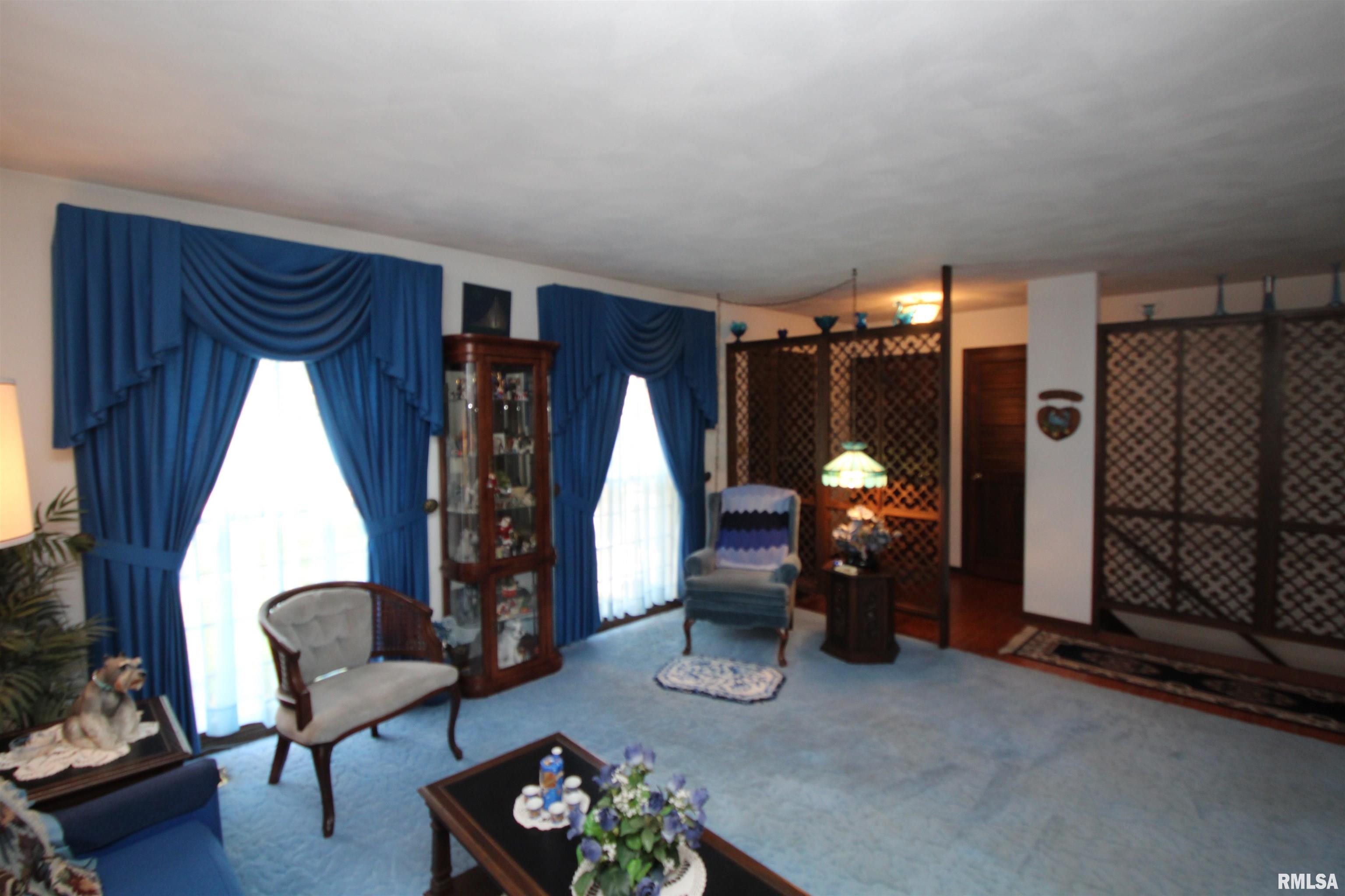 1616 West Queens Court Road Peoria, IL 61614 - Photo 13 of 52 Gallery Image 13
