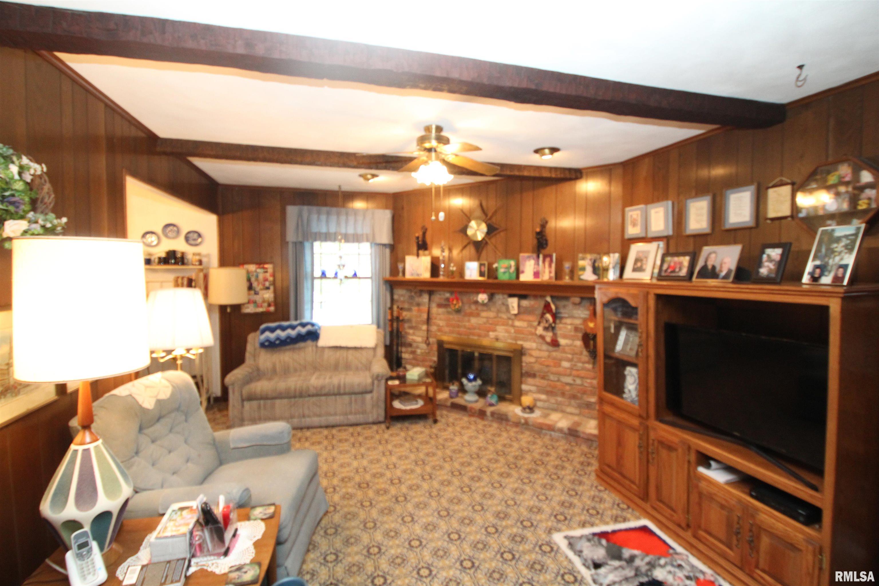 1616 West Queens Court Road Peoria, IL 61614 - Photo 15 of 52 Gallery Image 15