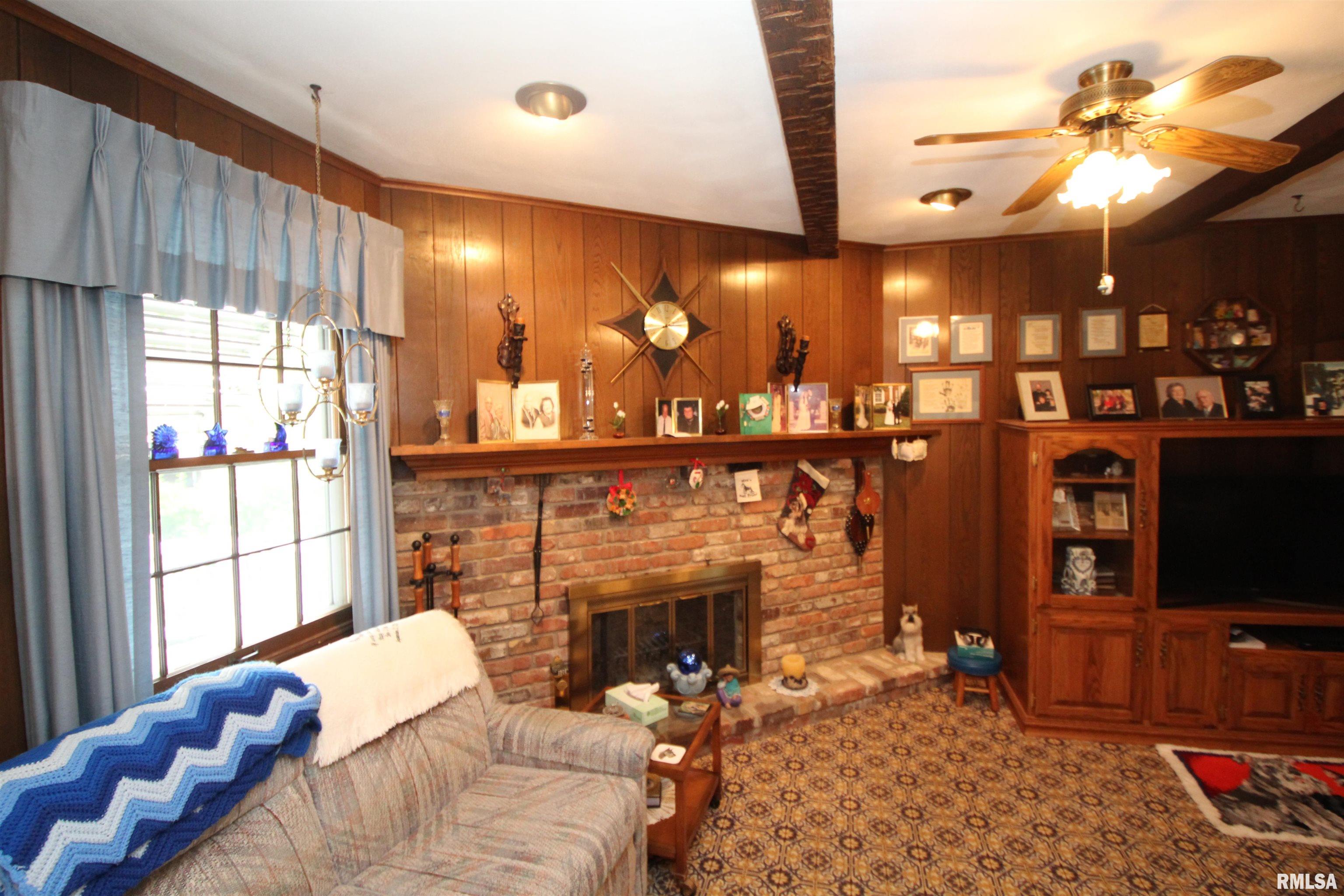 1616 West Queens Court Road Peoria, IL 61614 - Photo 16 of 52 Gallery Image 16