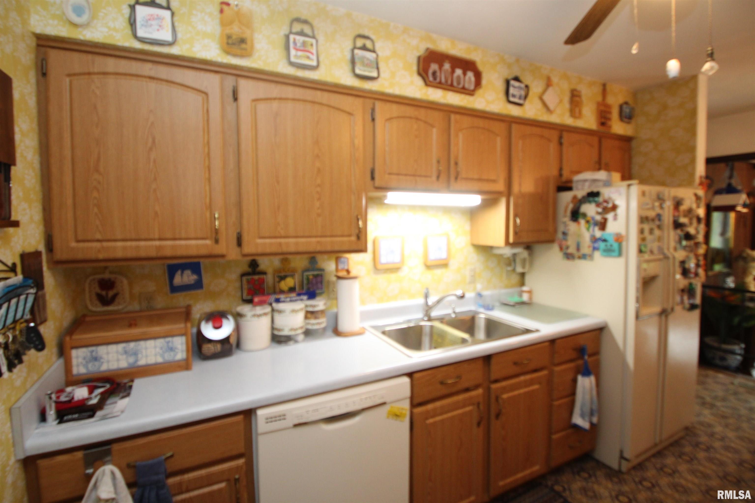 1616 West Queens Court Road Peoria, IL 61614 - Photo 19 of 52 Gallery Image 19