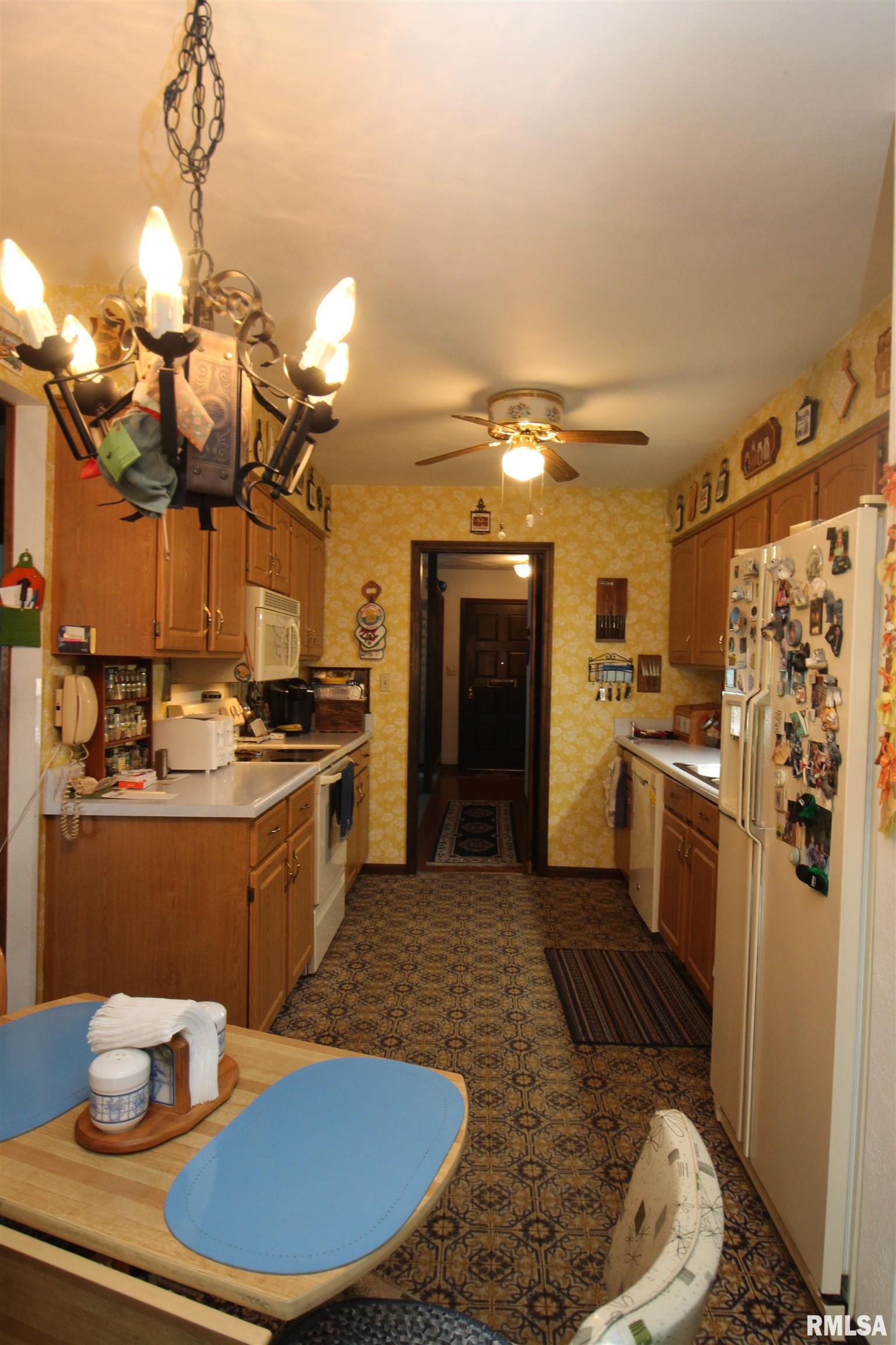 1616 West Queens Court Road Peoria, IL 61614 - Photo 20 of 52 Gallery Image 20