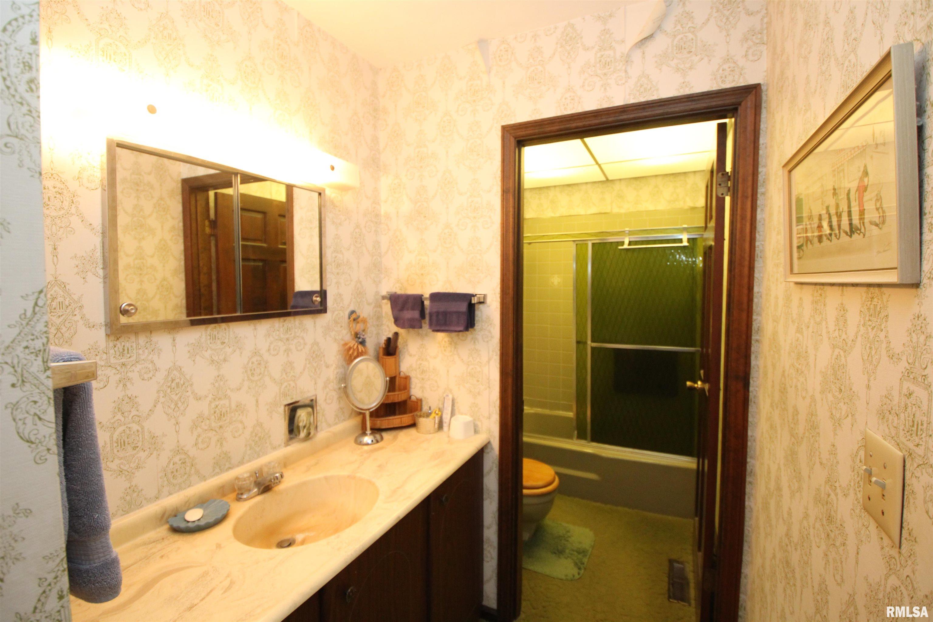 1616 West Queens Court Road Peoria, IL 61614 - Photo 28 of 52 Gallery Image 28