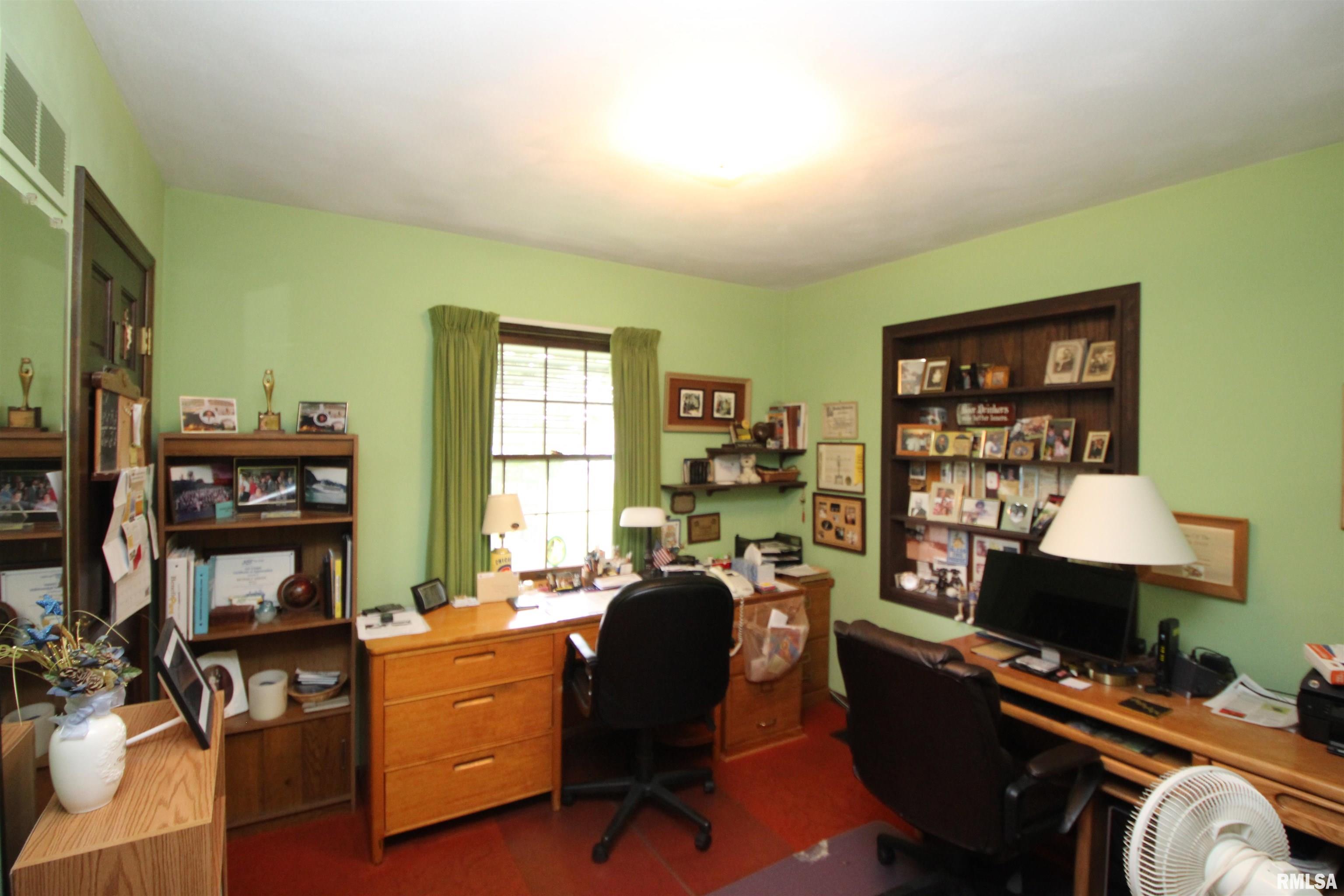 1616 West Queens Court Road Peoria, IL 61614 - Photo 32 of 52 Gallery Image 32