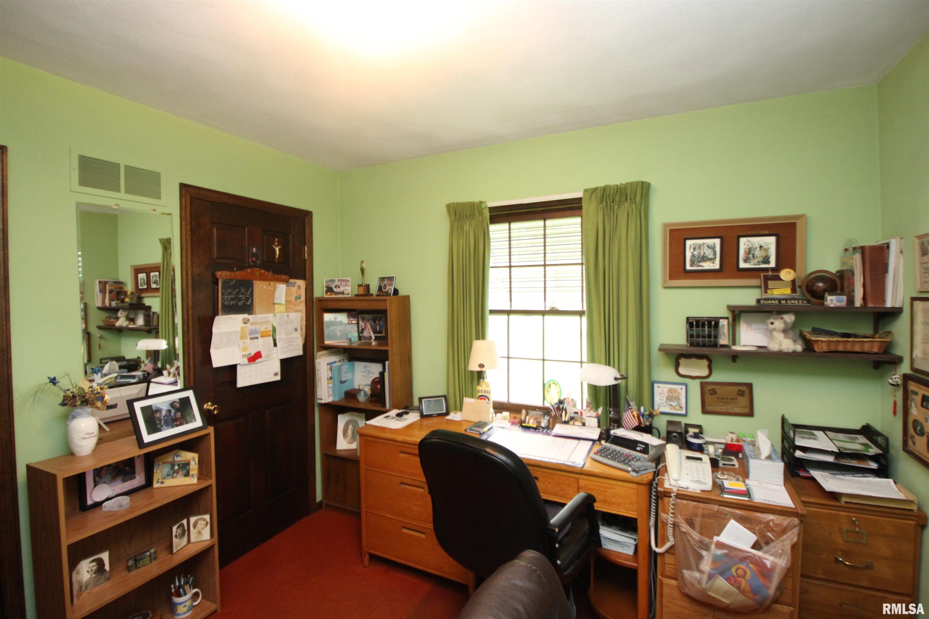 1616 West Queens Court Road Peoria, IL 61614 - Photo 34 of 52 Gallery Image 34