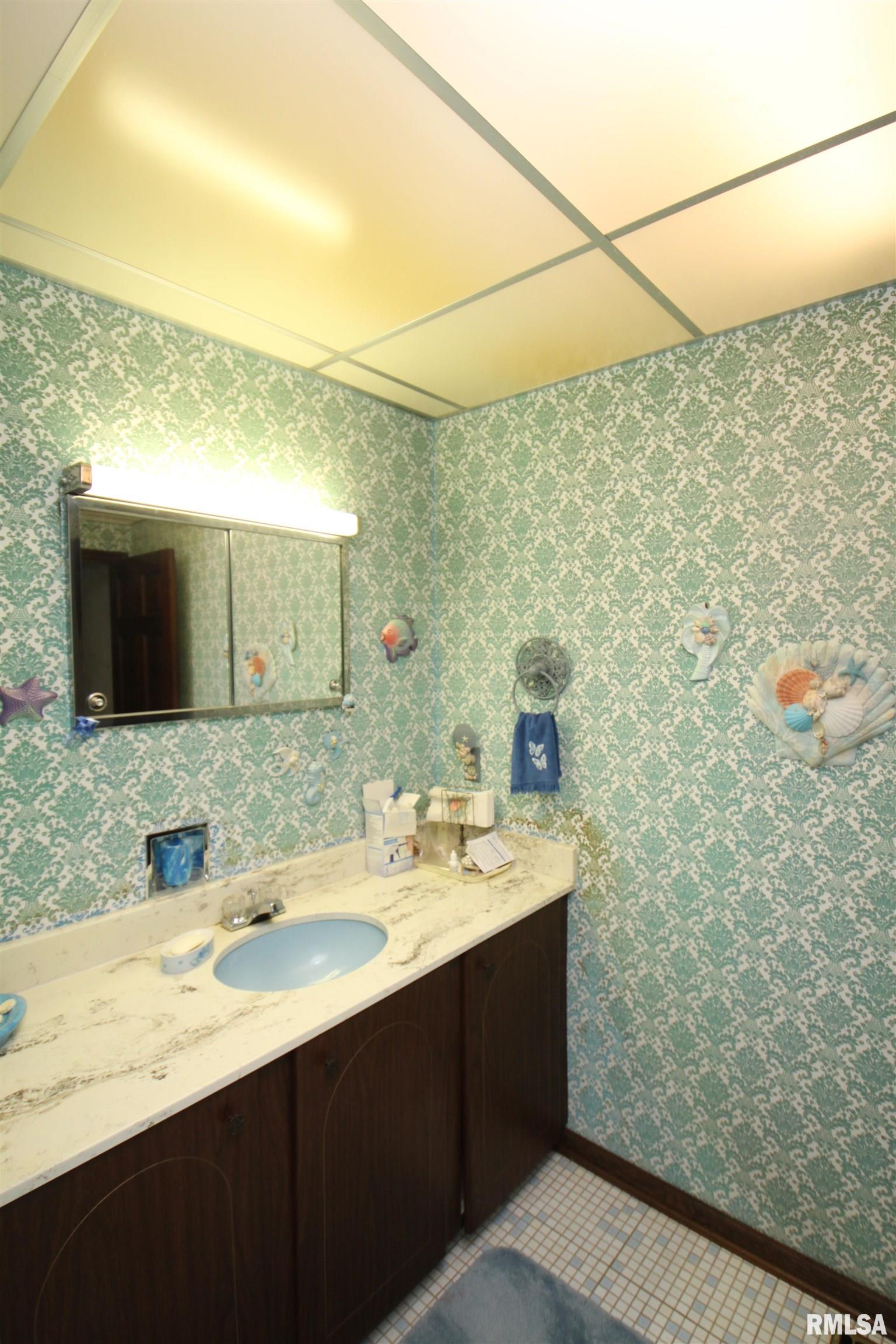 1616 West Queens Court Road Peoria, IL 61614 - Photo 38 of 52 Gallery Image 38