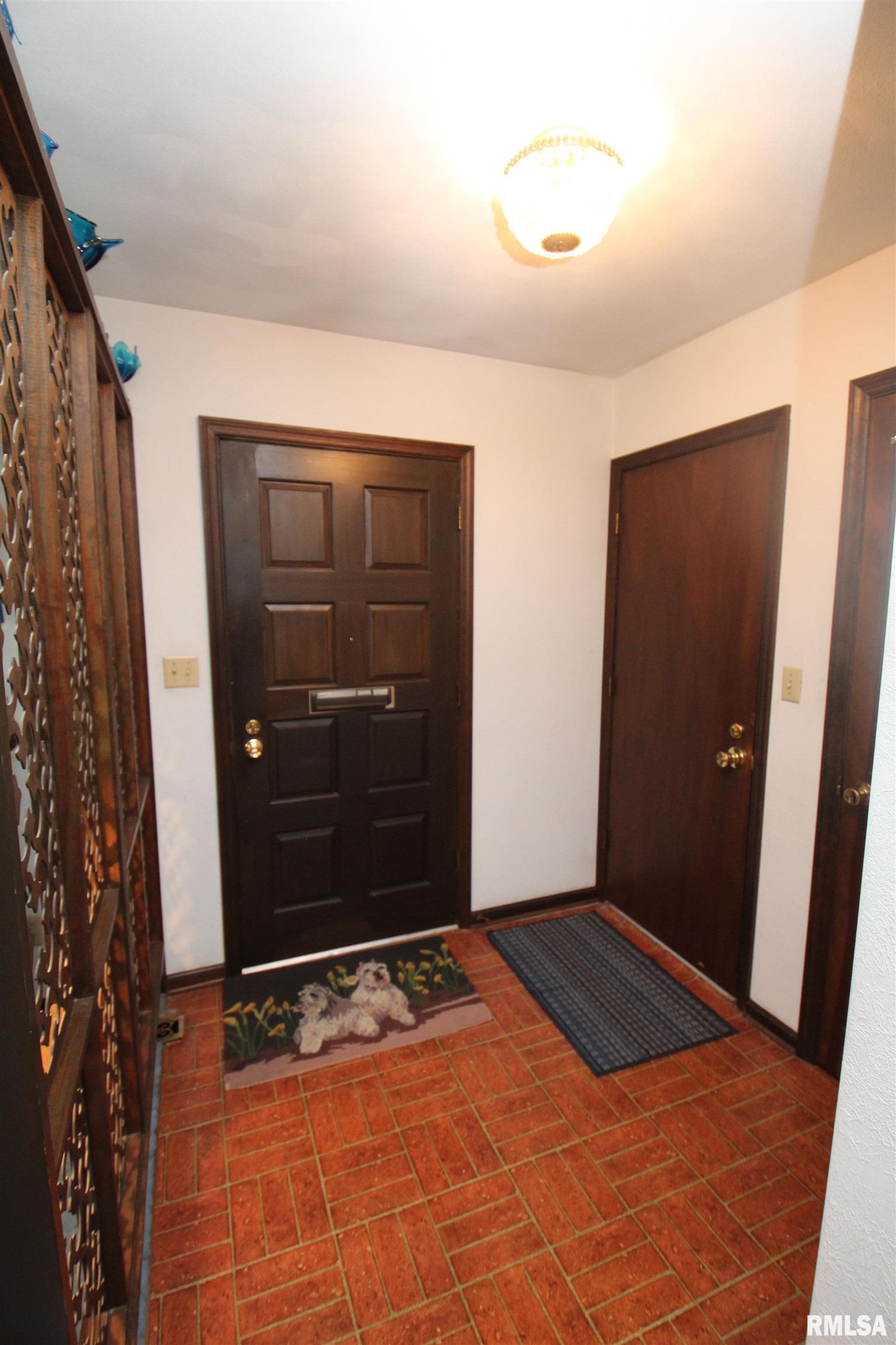1616 West Queens Court Road Peoria, IL 61614 - Photo 9 of 52 Gallery Image 9
