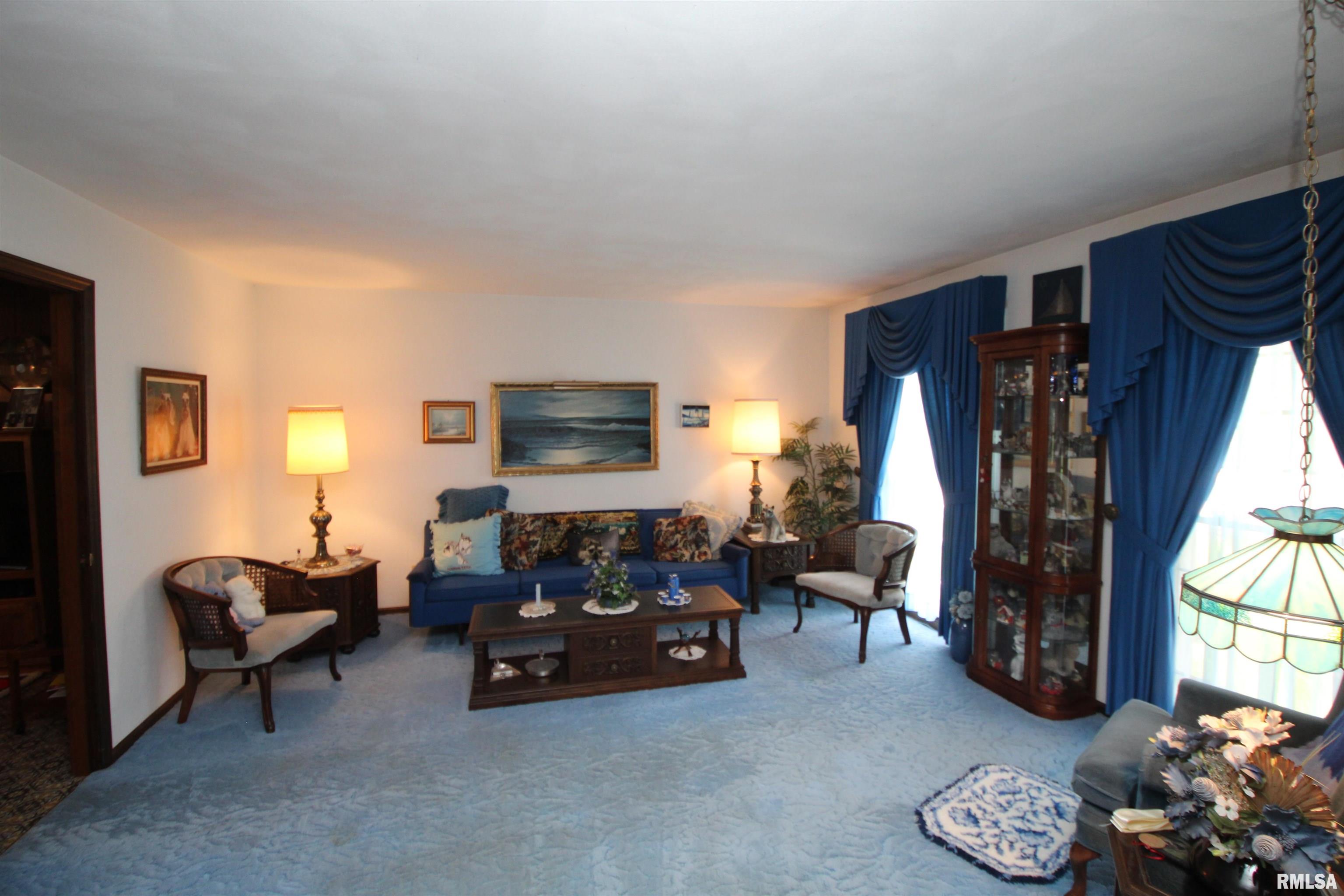 1616 West Queens Court Road Peoria, IL 61614 - Photo 10 of 52 Gallery Image 10