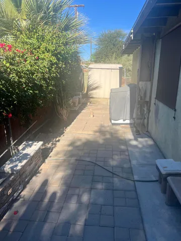 a view of backyard of the house