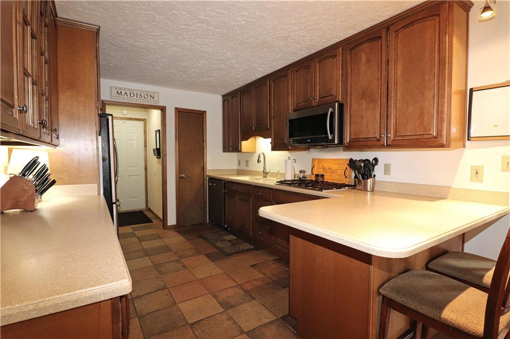 7040 Hickory Road Indianapolis, IN 46259 - Photo 4 of 22 Gallery Image 4