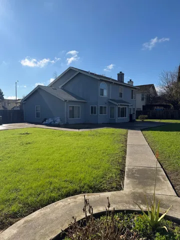 a view of a house with a yard