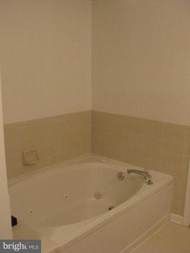 5249 Columbia Road, Unit 3 74 Columbia, MD 21044 - Photo 9 of 19 Master Bath