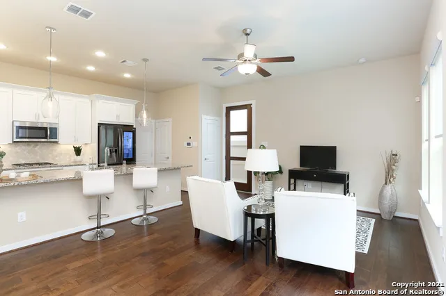 $2,450 | 3831 Harry Wurzbach Road, Unit 17, San Antonio, TX 78209