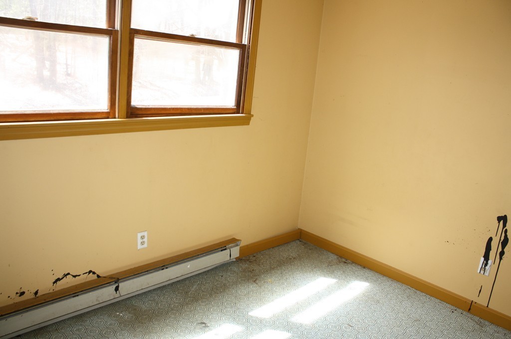 301 Coles Meadow Road Northampton, MA 01060 - Photo 6 of 10 Gallery Image 6