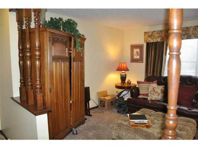 896 Linworth Road East Columbus, OH 43235 - Photo 2 of 22