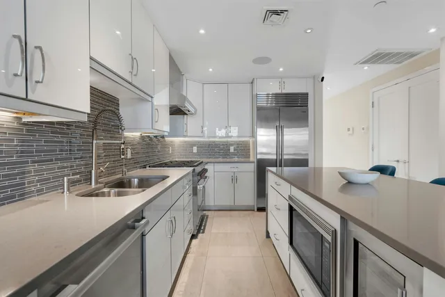 $2,595,000 | 316 Park Avenue, Unit 2, Hoboken, NJ 07030