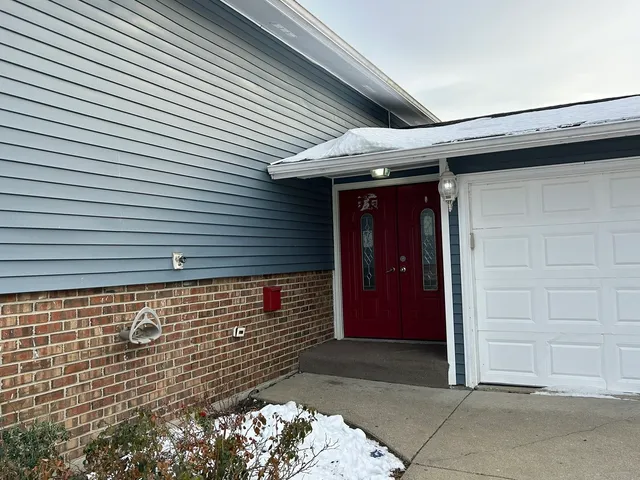 $345,000 | 6233 El Morro Lane, Oak Forest, IL 60452