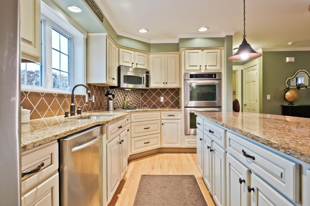 176 Hight Road Biddeford, ME 04005 - Photo 10 of 35 Self closing Craft Maid kitchen...