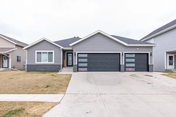 $495,000 | 6012 Kodiak Lane, Horace, ND 58047