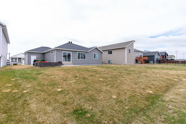 $495,000 | 6012 Kodiak Lane, Horace, ND 58047