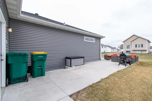 $495,000 | 6012 Kodiak Lane, Horace, ND 58047