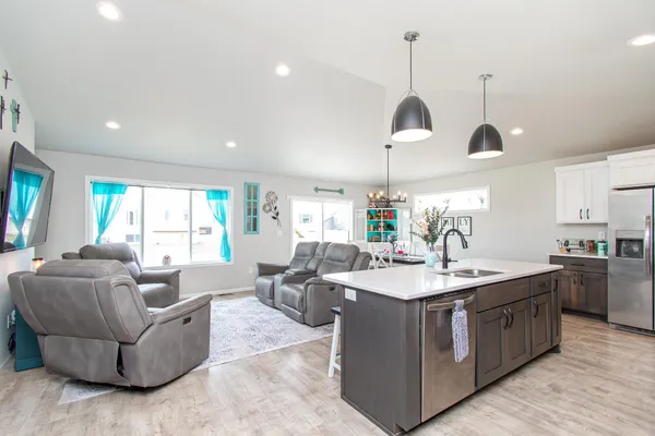 $495,000 | 6012 Kodiak Lane, Horace, ND 58047