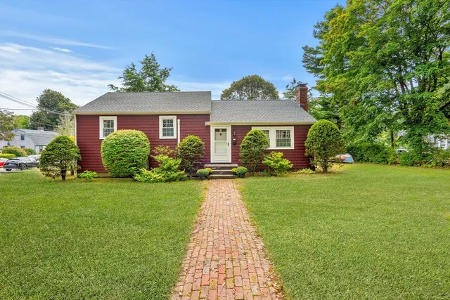 $754,900 | 100 Village Street, Marblehead, MA 01945