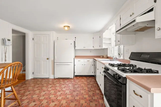 $754,900 | 100 Village Street, Marblehead, MA 01945