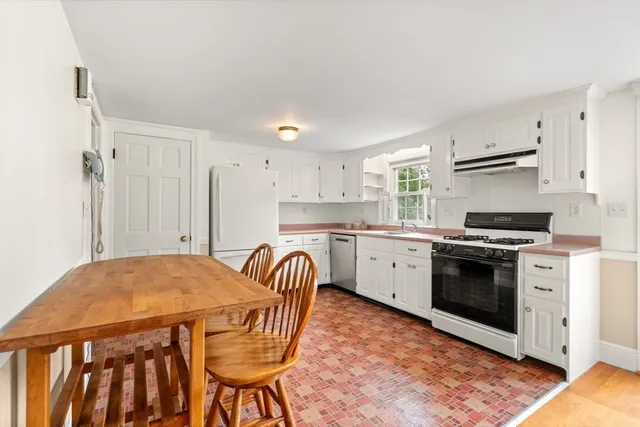 $754,900 | 100 Village Street, Marblehead, MA 01945