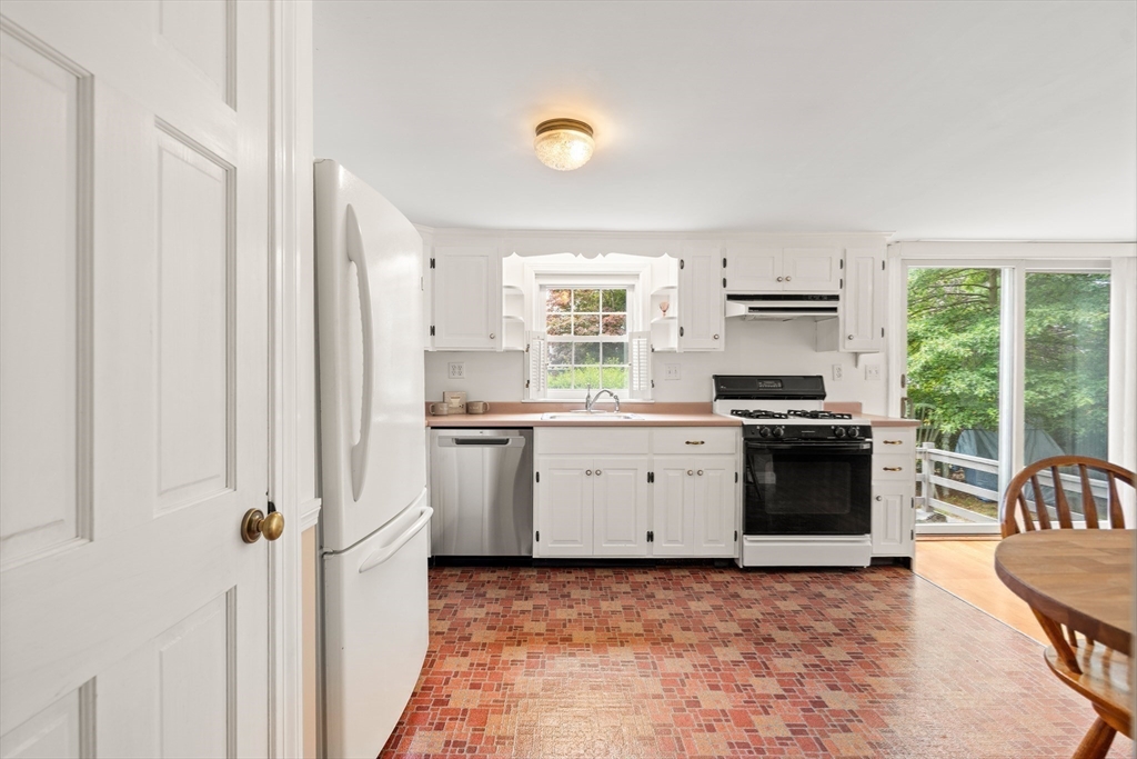 100 Village Street Marblehead, MA 01945 - Photo 13 of 30