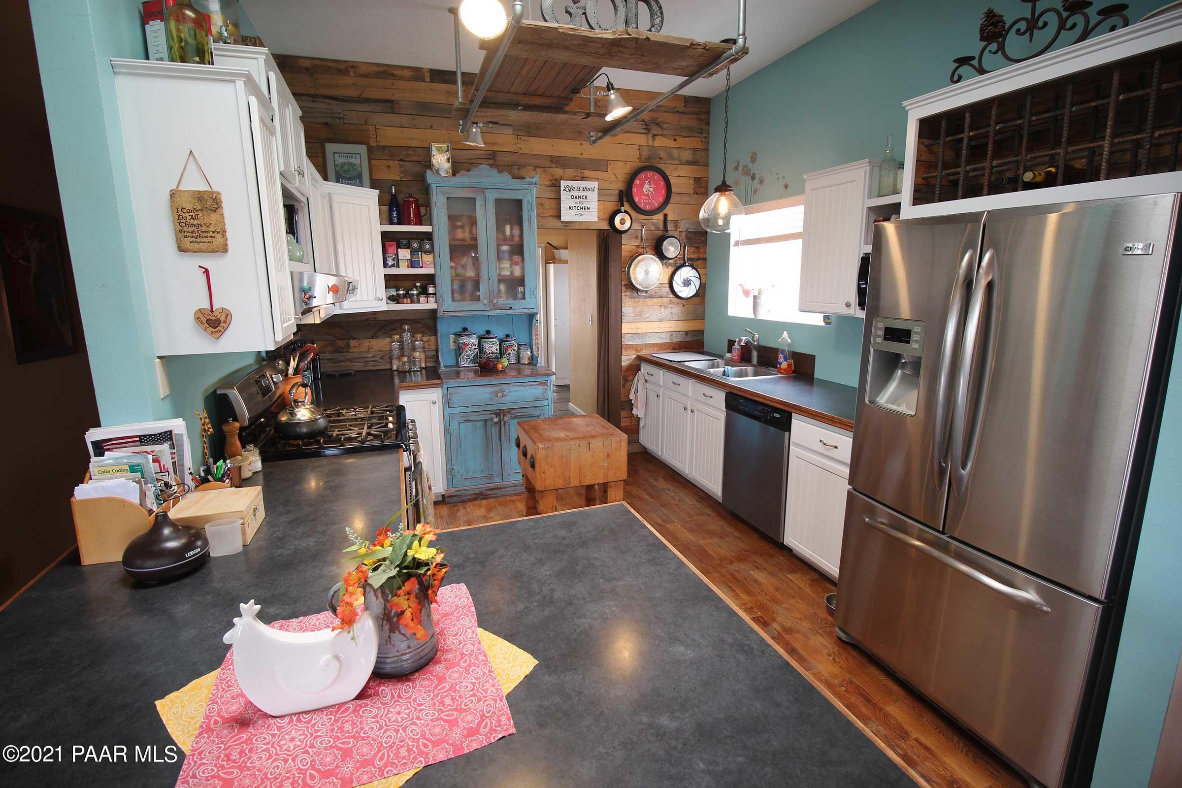 2325 Silver Juniper Ranch Road Prescott, AZ 86305 - Photo 29 of 81 007_kitchen1
