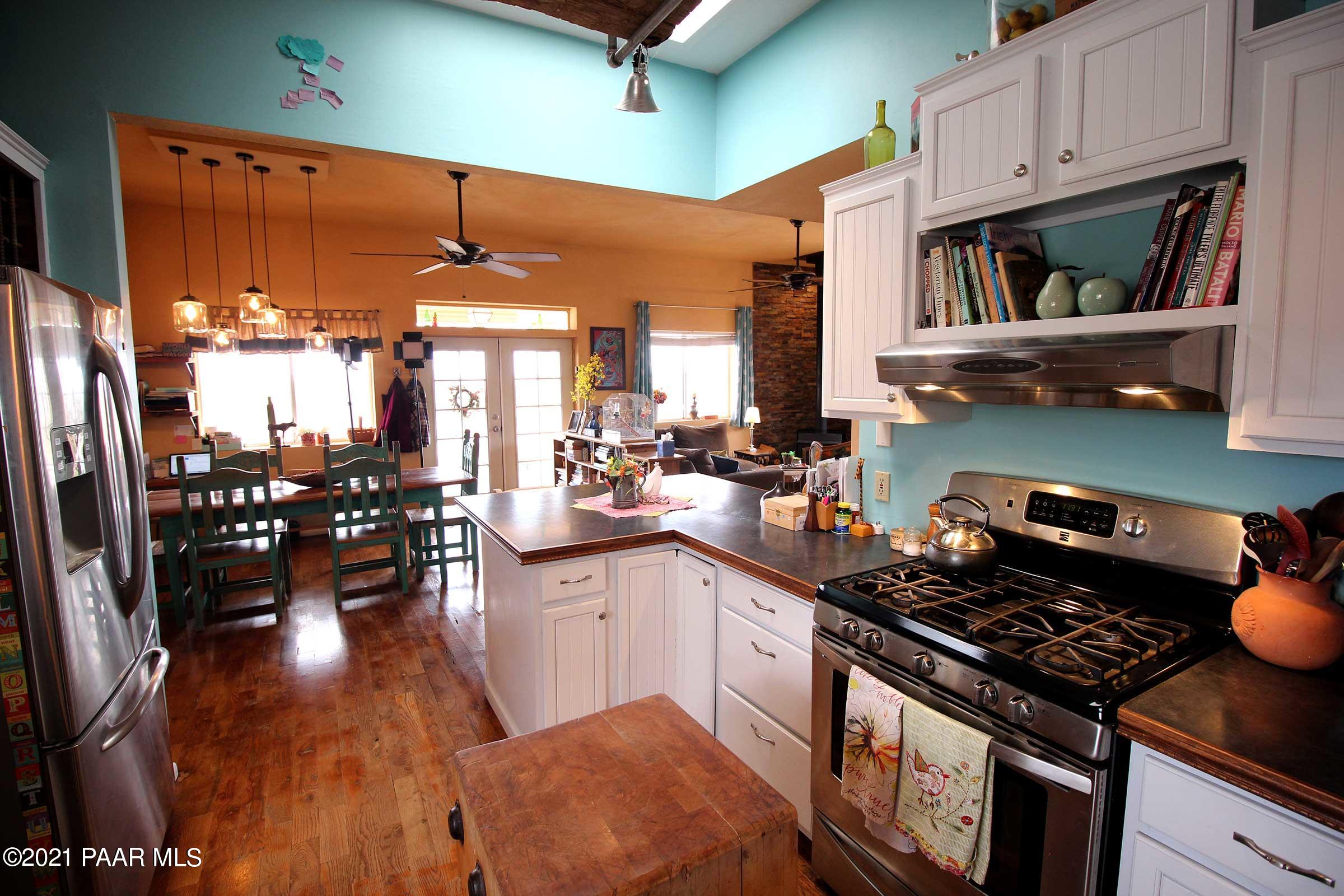 2325 Silver Juniper Ranch Road Prescott, AZ 86305 - Photo 31 of 81 009_kitchen3