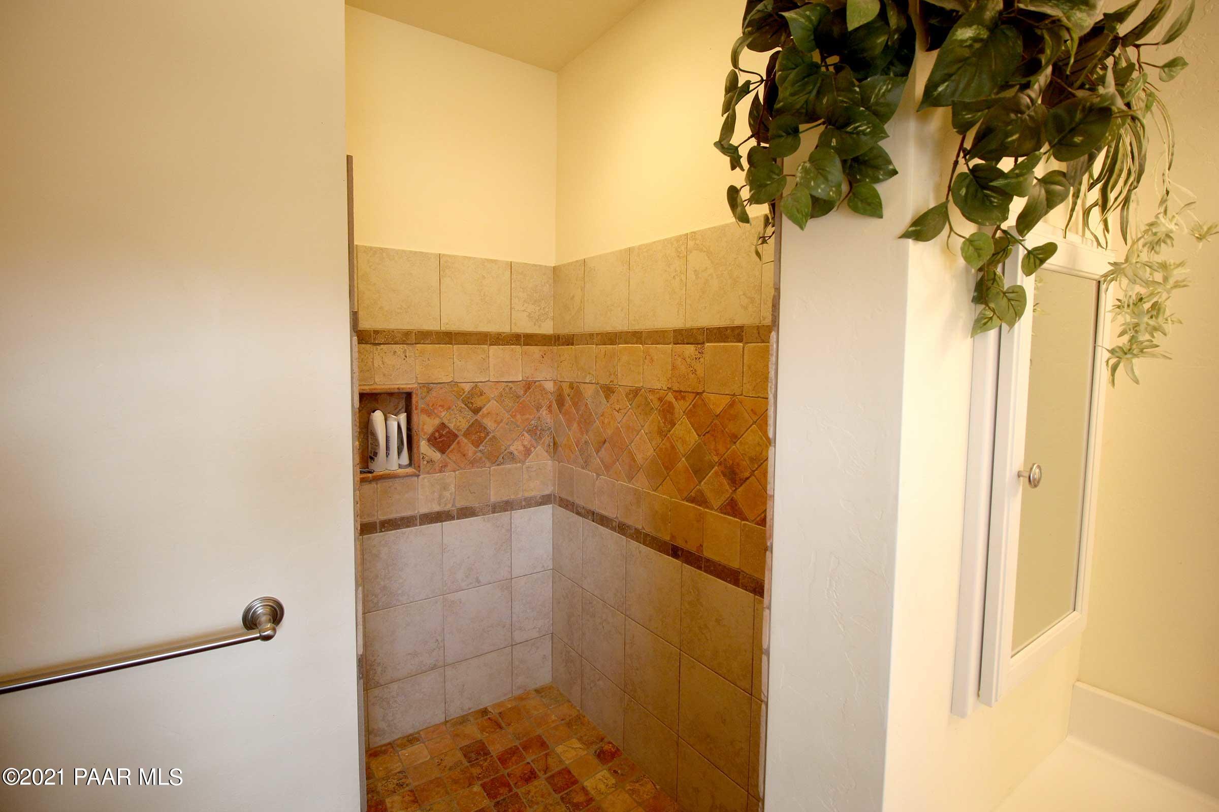 2325 Silver Juniper Ranch Road Prescott, AZ 86305 - Photo 40 of 81 018_rear_bath_shower