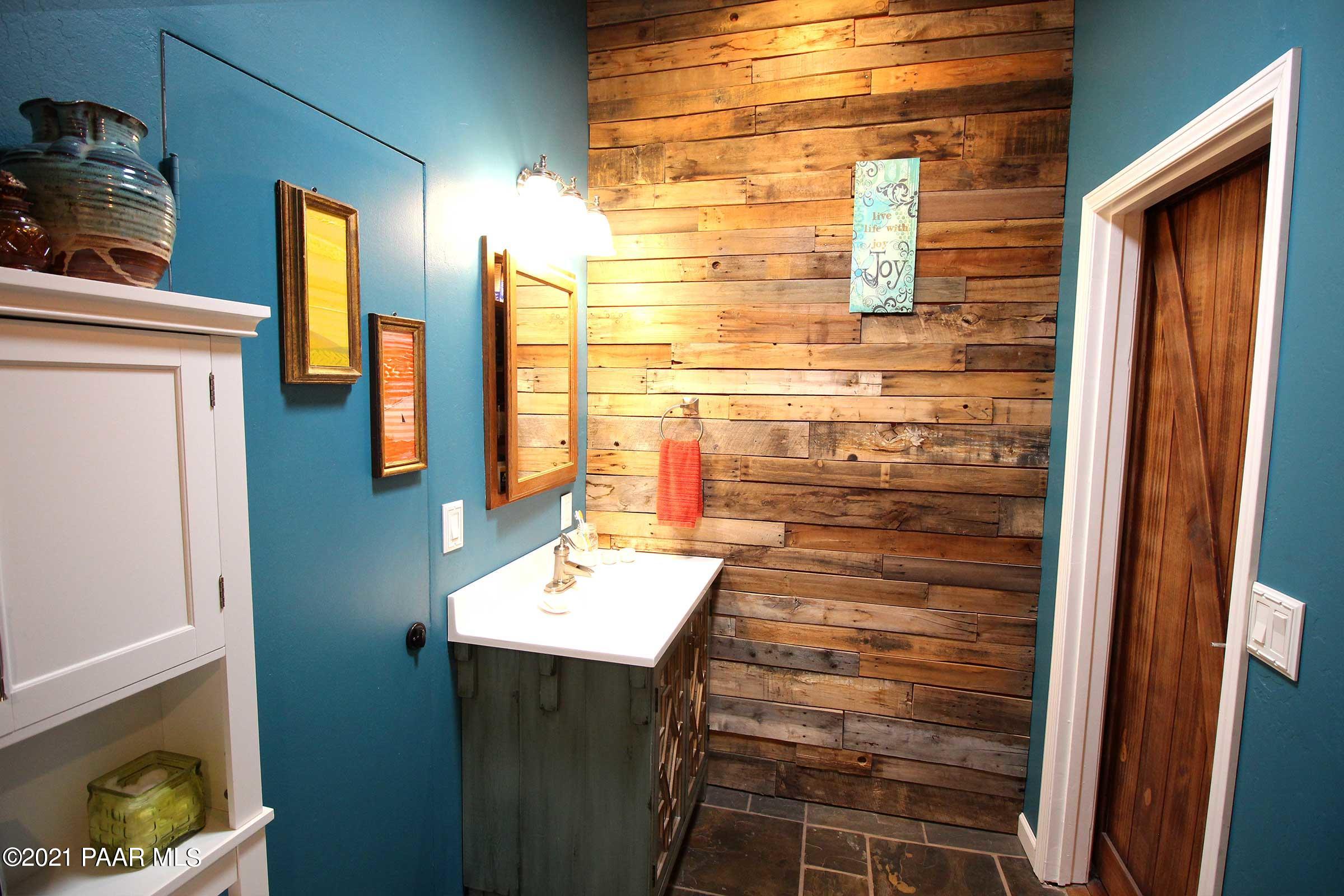 2325 Silver Juniper Ranch Road Prescott, AZ 86305 - Photo 42 of 81 020_main_bath2
