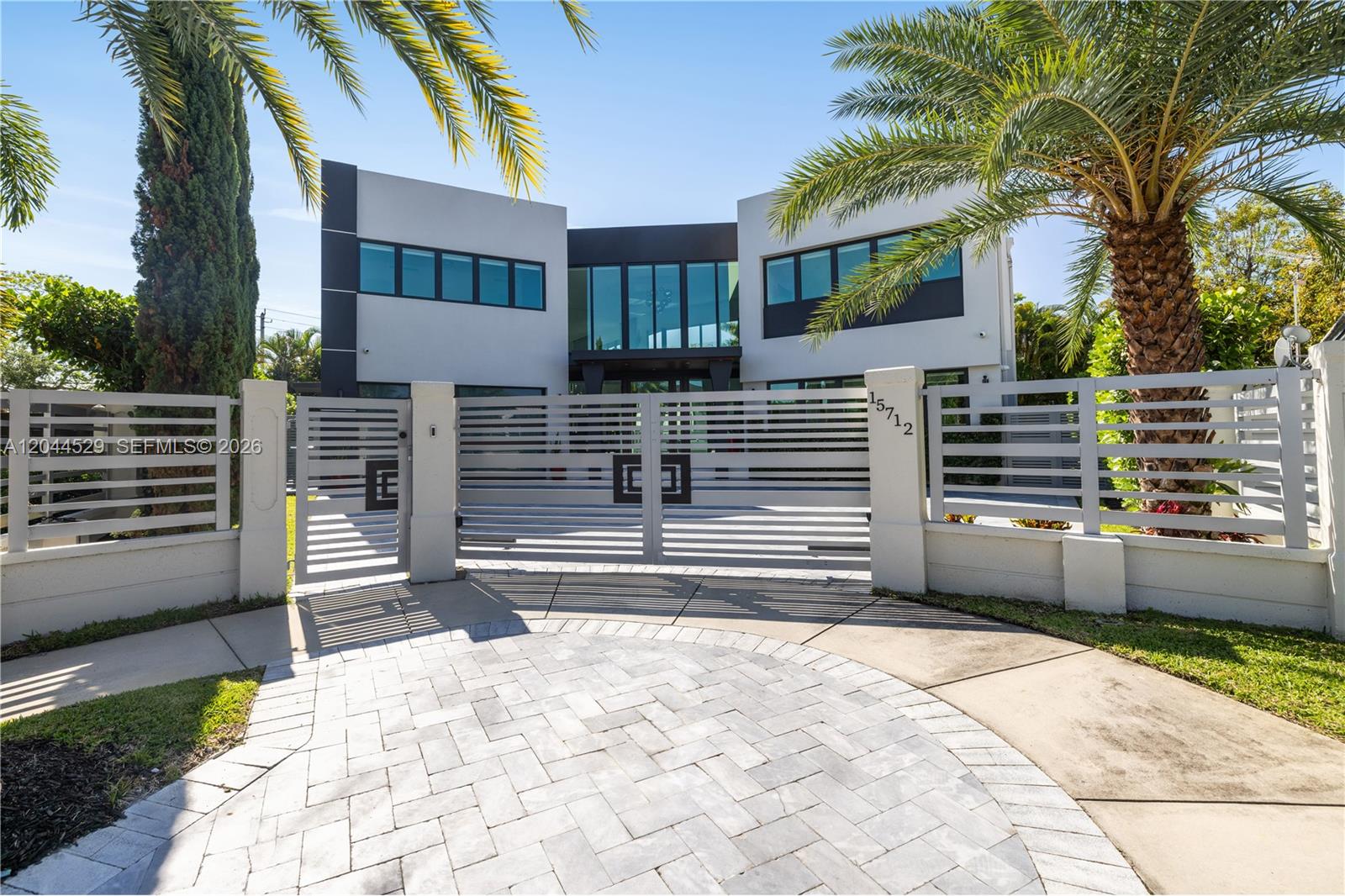 15712 Southwest 69th Lane Miami, FL 33193 - Photo 9 of 64