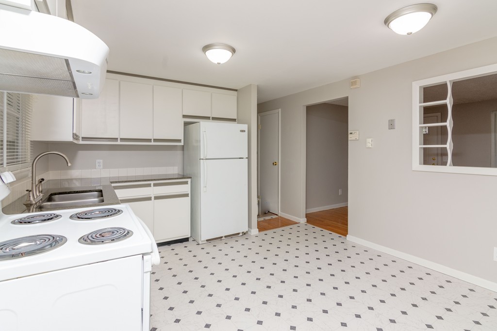 63 Finch Road Springfield, MA 01119 - Photo 4 of 18