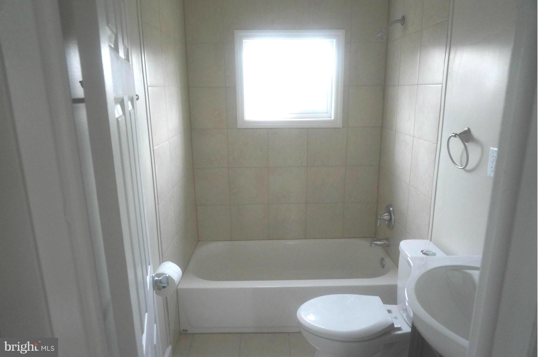 2015 Inverton Road Baltimore, MD 21222 - Photo 15 of 26 Bath (Master)