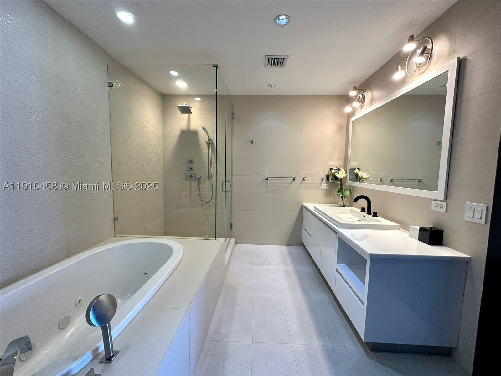 Undisclosed Address Miami, FL 33131 - Photo 19 of 26 Gallery Image 19