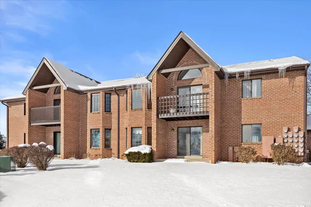 $227,695 | N58-w23833 Hastings Court, Unit 701, Sussex, WI 53089