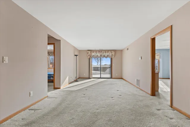 $227,695 | N58-w23833 Hastings Court, Unit 701, Sussex, WI 53089