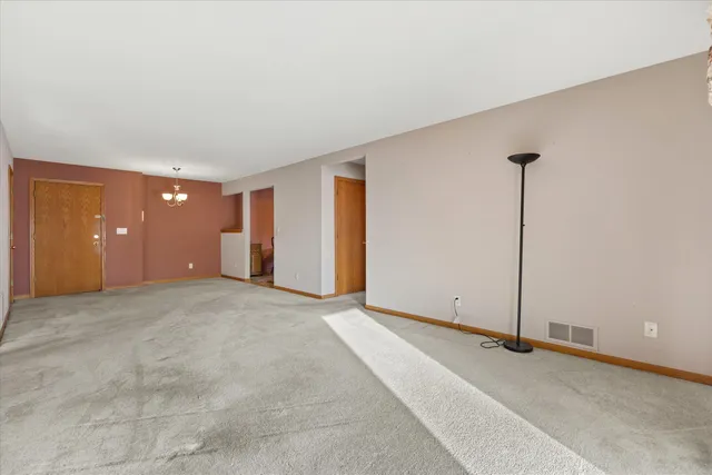 $227,695 | N58-w23833 Hastings Court, Unit 701, Sussex, WI 53089