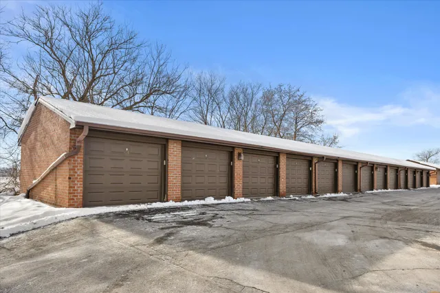 $227,695 | N58-w23833 Hastings Court, Unit 701, Sussex, WI 53089