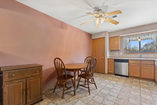 $227,695 | N58-w23833 Hastings Court, Unit 701, Sussex, WI 53089