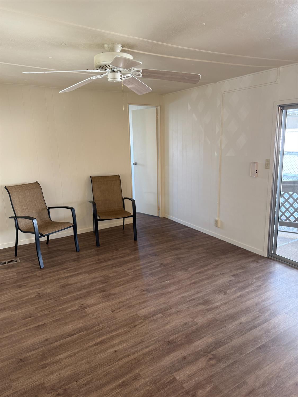 2107 Patterson Road, Unit 31 Riverbank, CA 95367 - Photo 19 of 34 a view of a livingroom with furniture and wooden floor