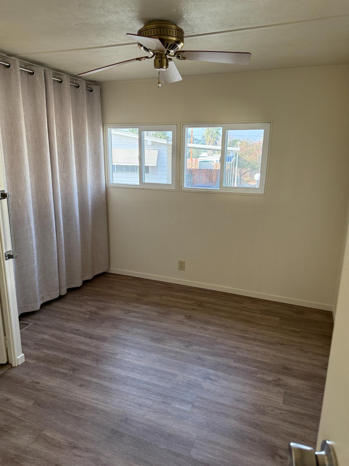 2107 Patterson Road, Unit 31 Riverbank, CA 95367 - Photo 20 of 34 a view of an empty room with wooden floor and a window