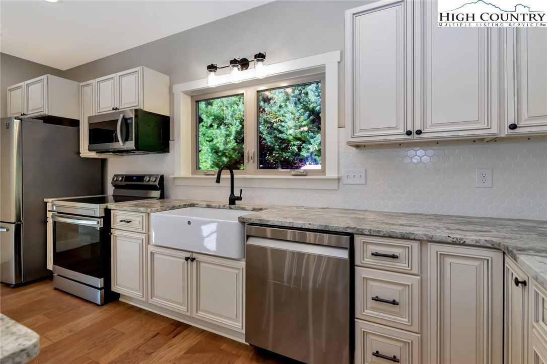 480 Lee South Road Boone, NC 28607 - Photo 9 of 42